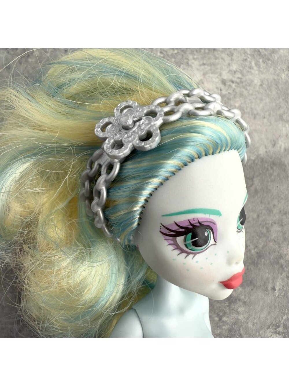 Monster High Ari Hauntington Singing Popstar Silver Chain Flower Headband - Picture 1 of 2